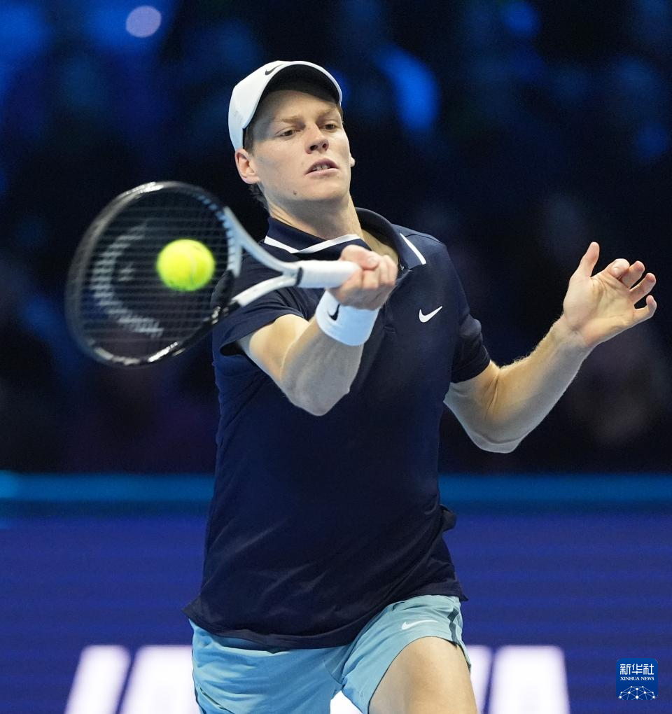 通过综合的 通过综合的